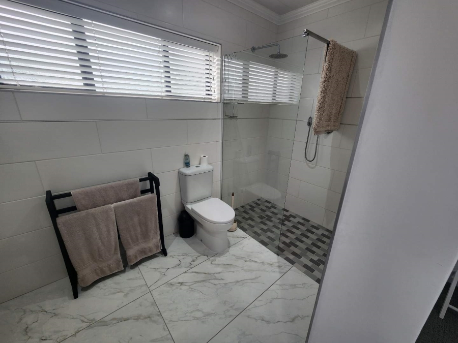 5 Bedroom Property for Sale in Fraaiuitsig Western Cape